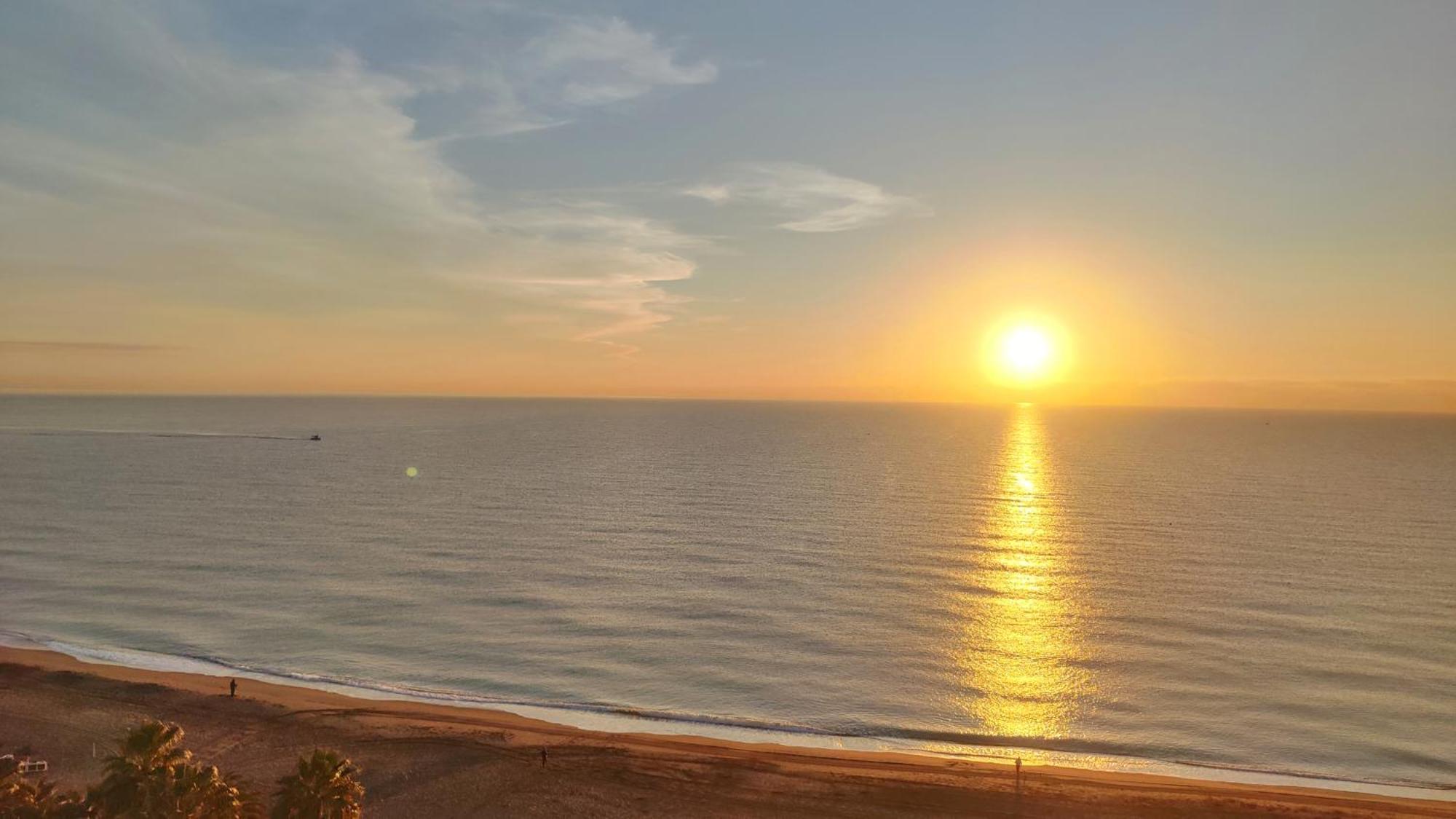 Beachfront -- New Luxury Apartment -- 1ª Linea Playa -- Fuengirola City Center -- Private Parking -- Panoramic Sea Views -- 外观 照片
